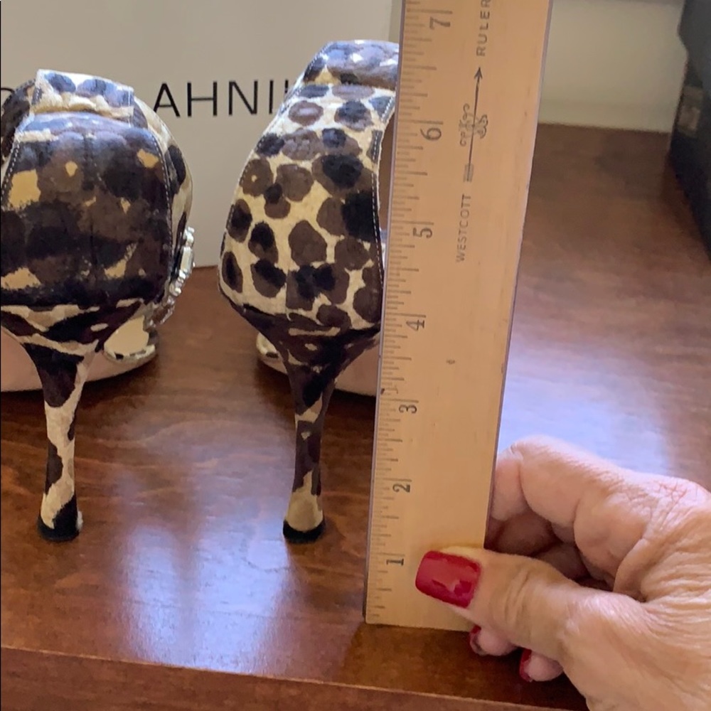 Beautiful Manolo Blahnik leopard sandals - Picture 4 of 8